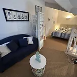 Hébergement de vacances Petite Maison Proche De L'océan Avec Piscine Chauffée, Jardin Privé Et Parking - St Hilaire De Riez - Fr-1-224c-292 Saint-Hilaire-de-Riez