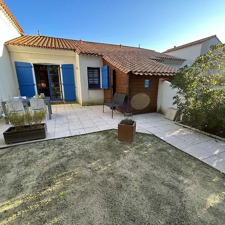 Petite Maison Proche De L'océan Avec Piscine Chauffée, Jardin Privé Et Parking - St Hilaire De Riez - Fr-1-224c-292 * Saint-Hilaire-de-Riez