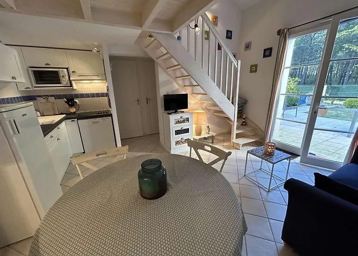 Hébergement de vacances Petite Maison Proche De L'océan Avec Piscine Chauffée, Jardin Privé Et Parking - St Hilaire De Riez - Fr-1-224c-292 Saint-Hilaire-de-Riez