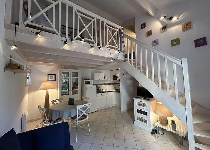 Hébergement de vacances Petite Maison Proche De L'océan Avec Piscine Chauffée, Jardin Privé Et Parking - St Hilaire De Riez - Fr-1-224c-292 *